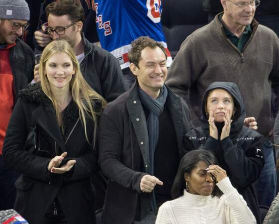 Jude Law et sa fille Iris au Madison Square Garden à New York, le 18 décembre 2016