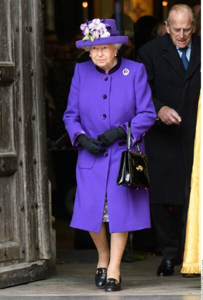 Elizabeth II : le violet, la couleur de la noblesse par excellence