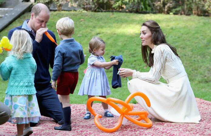 Kate a tenté de recycler avec sa fille, un gillet porté par le prince George mais sans succès...