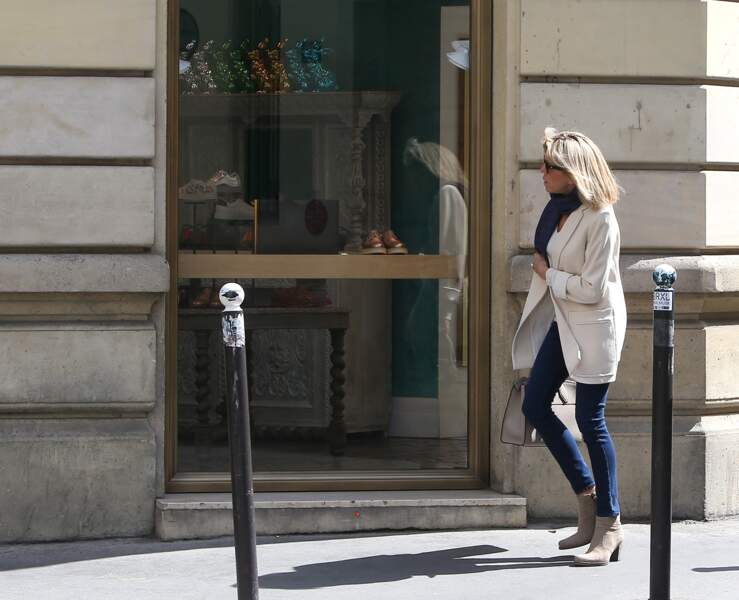 L'épouse d'Emmanuel Macron s'est rendue à l'école parisienne de Sciences Po