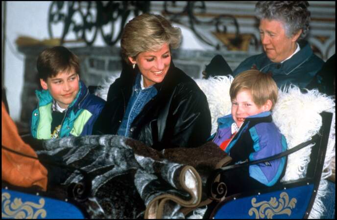 Lady Diana, ses fils Harry et William, avec leur nurse Olga Powell, dans une calèche à Lech en Autriche en 1993