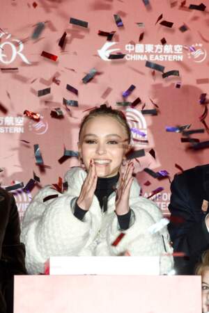 Lily-Rose Depp inaugure Les nouvelles illuminations de fin d'année de l'avenue des Champs-Elysées à Paris 