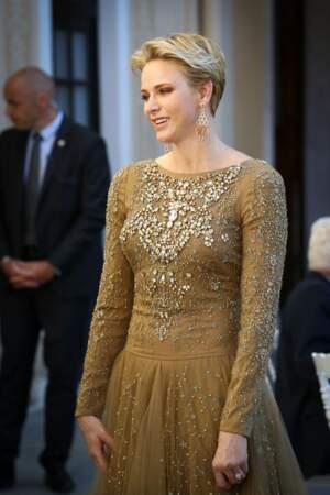 Charlène de Monaco en robe similaire signée Ralph Lauren 