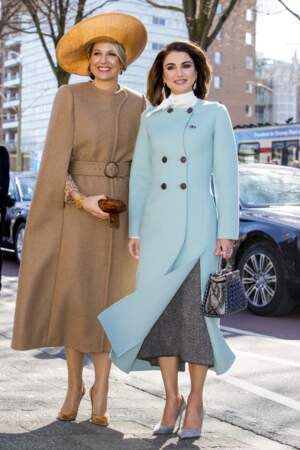 La reine Rania de Jordanie est elle aussi une grande fan du Peekaboo de Fendi en petit modèle