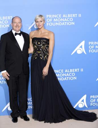 En robe bustier Atelier Versace, lors du 1er "Gala pour l'Océan de Monte-Carlo" le 26 septembre 2017