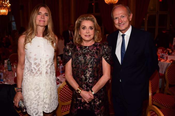 Catherine Deneuve, Jean-Paul Agon (Président Directeur Général L'Oréal) et son épouse Sophie, 