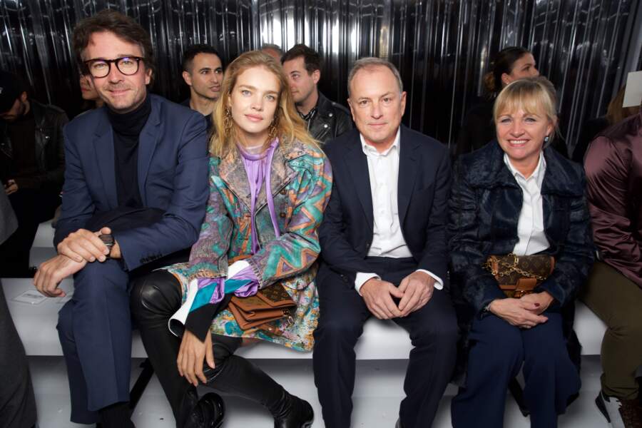 Antoine Arnault, Natalia Vodianova, Michael et Brigitte Burke se sont retrouvés au premier rang Louis Vuitton.