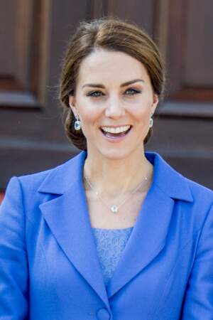 Kate Middleton : même les cheveux attachés, ses jolies mèches donnent du peps à sa coiffure