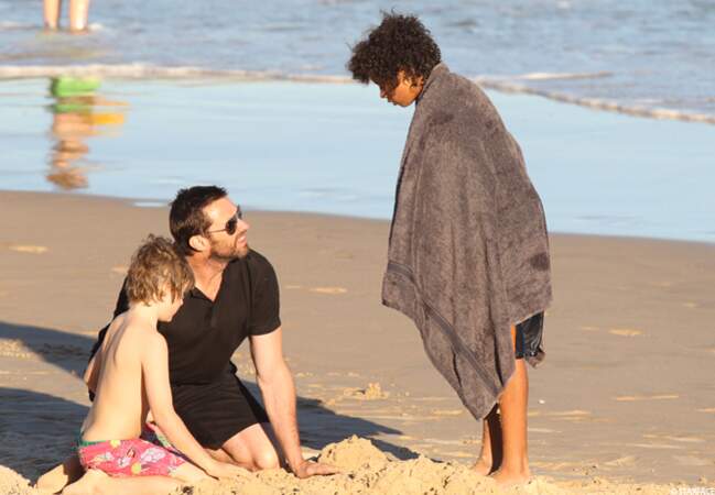 Actuellement en plein tournage de The Wolverine, à Sydney, en Australie, Hugh profite de ses moments de repos pour 
