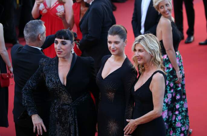 Rossy de Palma, Michèle Laroque et sa fille Oriane Deschamps sur le tapis rouge à Cannes
