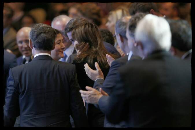 Ingrid Betancourt et Carla Bruni s'embrassent 