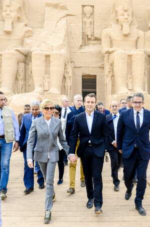Le couple présidentiel français entamait sa visite officielle de trois jours en Egypte, au temple d'Abou Simbel