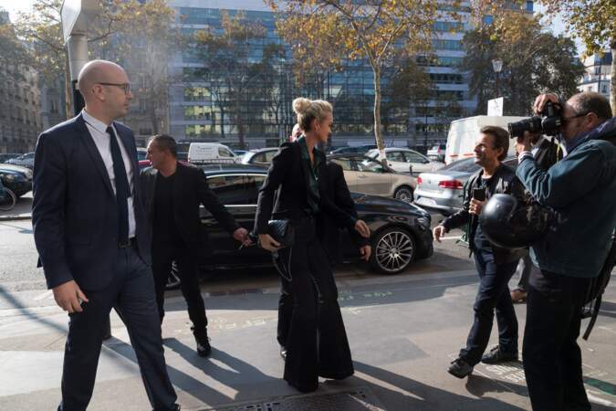 Laeticia Hallyday se rend dans chez RTL avec son agent Laurence Favalelli à Neuilly-sur-Seine le 19 octobre