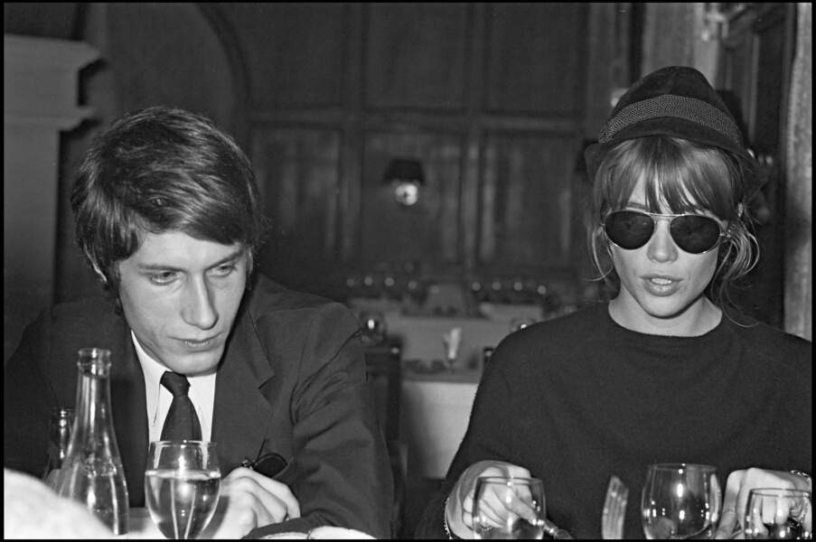 En 1966, après l'un de ses concerts, Jacques Dutronc dine avec Françoise Hardy.