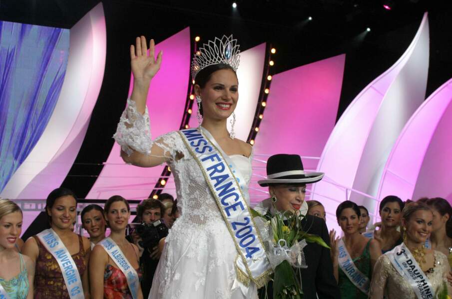 L'Alsacienne Laetitia Bléger, couronnée Miss France 2004, en décembre 2003.