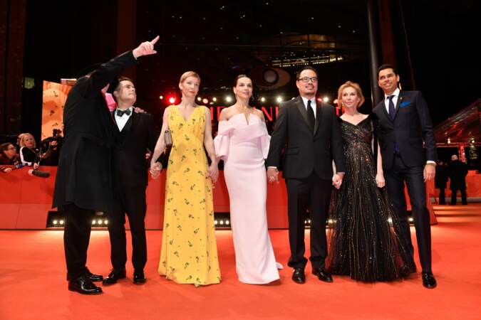 Juliette Binoche prend la pose avec les autres membres du jury de cette 69ème Berlinale le 16 février 2019.