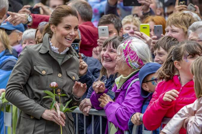 Kate Middleton en a profité pour échanger avec la population locale le 11 juin à Keswick.