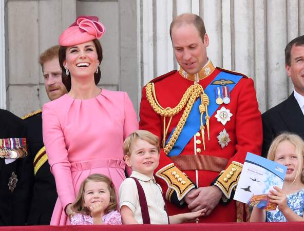 Le prince William, Kate et Charlotte en rose, le prince George au balcon de Buckingham Palace