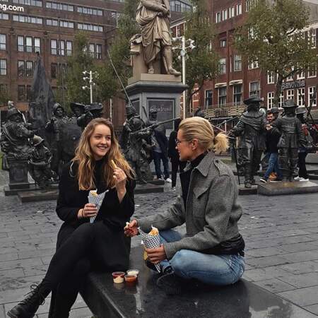 A Amsterdam avec sa tante Yolanda Hadid, elle-même ancien mannequin 