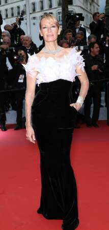 Estelle Lefébure portait une robe longue signée Yanina Couture