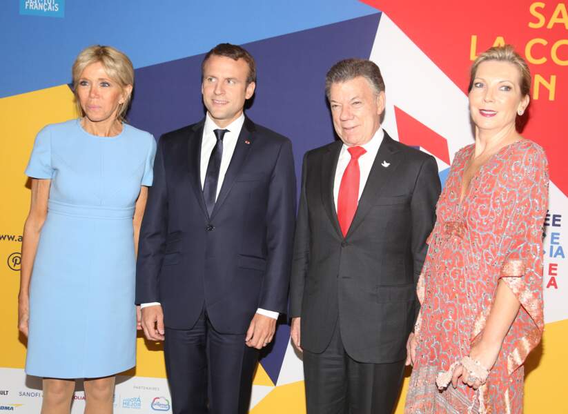 23 juin  201 :  Brigitte Macron en robe bleue courte à la Philarmonie à Paris