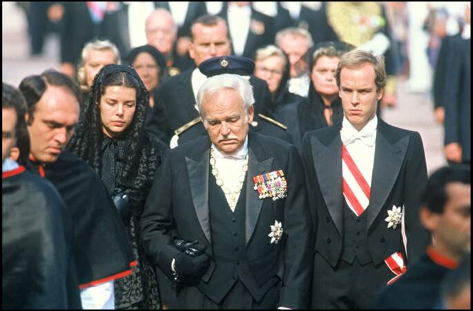 Caroline, Rainier, et Albert de Monaco aux obsèques de la princesse Grace, en 1982