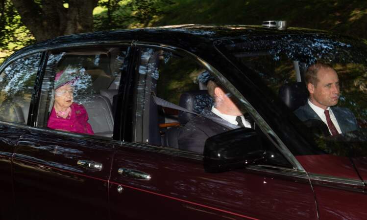 Qu'ont bien pu se raconter la reine Elizabeth et Kate Middleton en allant à la messe dominicale ?