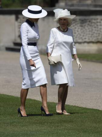 Très élégante, Melania Trump portait une robe en crêpe blanche et bleu marine signé Dolce & Gabbana
