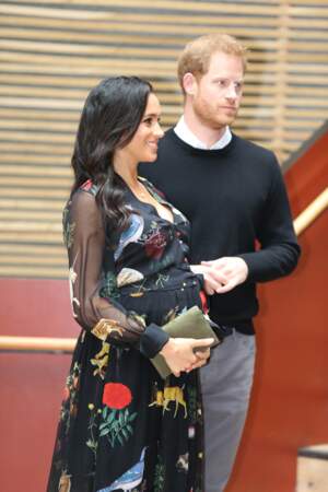 Meghan Markle très enceinte dans sa robe Oscar de la renta