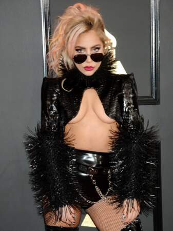 Lady Gaga sur le tapis rouge des Grammys, à Los Angeles