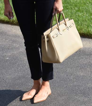 Melania Trump opte pour un sac et des chaussures sobres