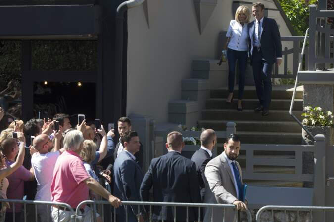 Brigitte et Emmanuel Macron au Touquet le 11 mai pour le vote des Législatives : le bain de foule