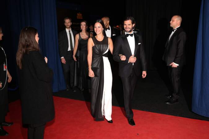 Le prince Carl Philip de Suède et son épouse Sofia Hellqvist lors d'un gala à Stockholm en 2015