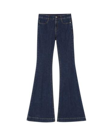 Retro, jeans pattes d'éléphant, 365 € (Stella McCartney).