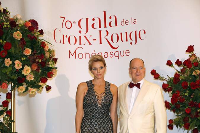 Charlène de Monaco portait une robe sirène signée Atelier Versace.