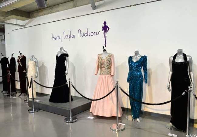 L'exposition des robes de Diana avant la vente aux enchères, chez Kerry Taylor Auctions
