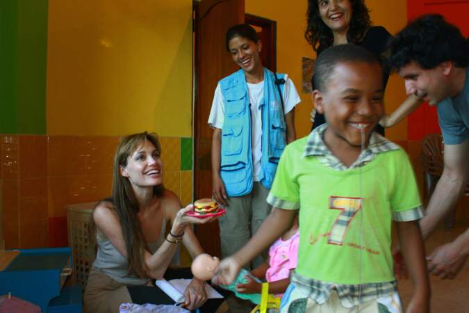 Angelina Jolie est ambassadrice de bonne volonté pour le Haut commissariat des réfugiés de l'UNICEF