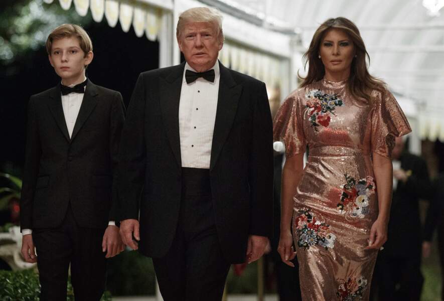 Donald , Melania et Barron Trump lors du gala du nouvel an à Palm Beach en Floride, le 31 décembre 2017
