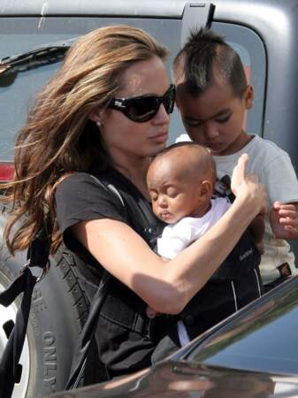 Angelina Jolie, Maddox et Zahara en 2005