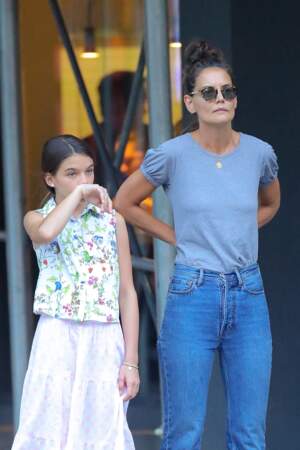 Katie Holmes a profité d'une promenade dans les rues de New York, avec sa fille Suri qui a bien grandi