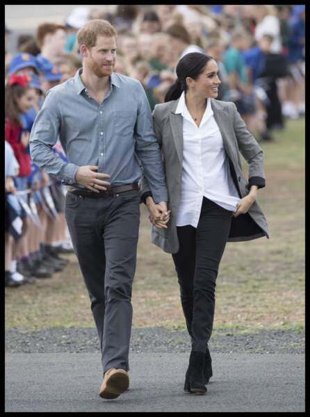 Le prince Harry et Meghan Markle arrivent à l'aéroport de Dubbo en Australie le 17 octobre 2018