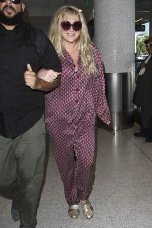 Kesha à l'aéroport de Los Angeles en pyjama de soie le 16 septembre 2016