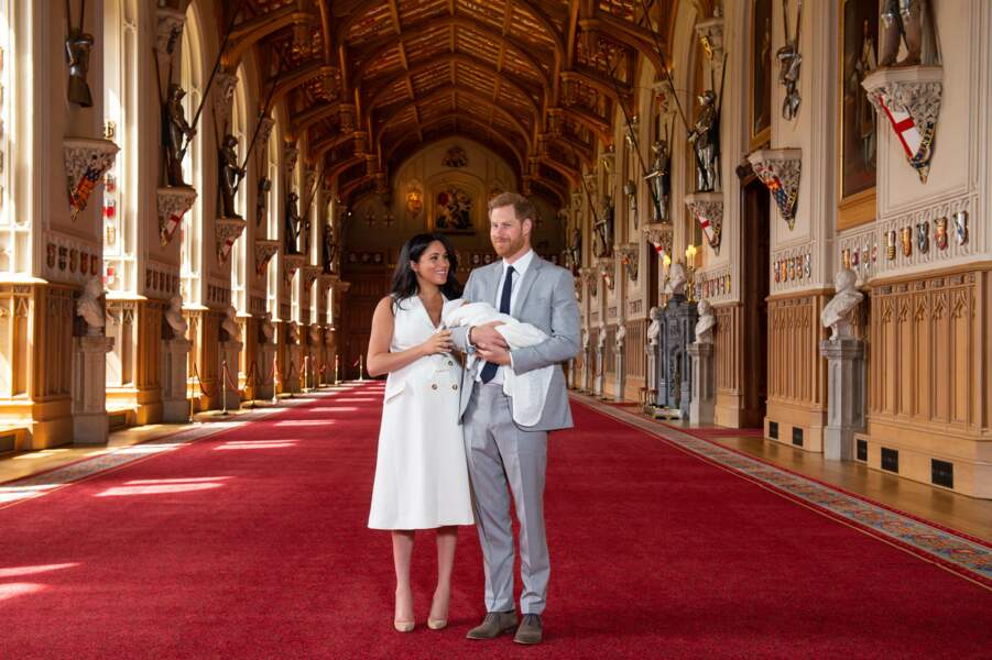 Le prince Harry et Meghan Markle présentent leur fils Archie au château de Windsor le 8 mai 2019