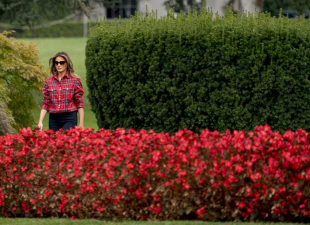 Melania Trump change de look pour jardiner à la Maison Blanche