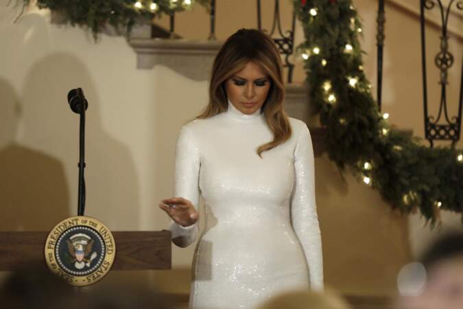 Melania Trump sublime dans une robe blanche scintillante signée de la griffe française Céline