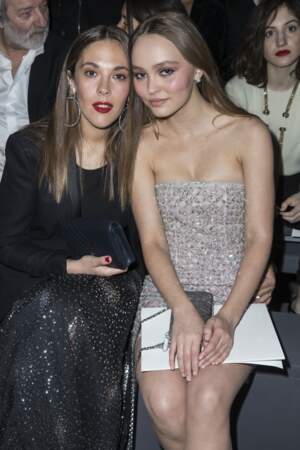 Alysson Paradis et sa nièce Lily-Rose Depp, l'égérie Chanel toujours complices en front row