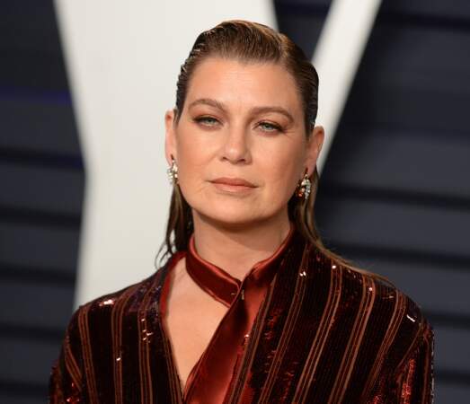 Ellen Pompeo a choisi de porter wet look et smoky cuivré sur les yeux pour la cérémonie des Oscars 2019.