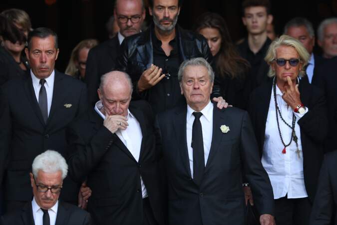 Pascal Desprez, Anthony Delon, Alain Delon et Véronique de Villèle - Sorties des obsèques de Mireille Darc
