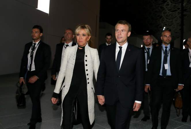 Brigitte Macron avait déjà porté ce même manteau dans un coloris différent à Abu Dhabi
