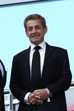 Nicolas Sarkozy, souriant, était dans les tribunes pour soutenir les Bleus dans leur premier match